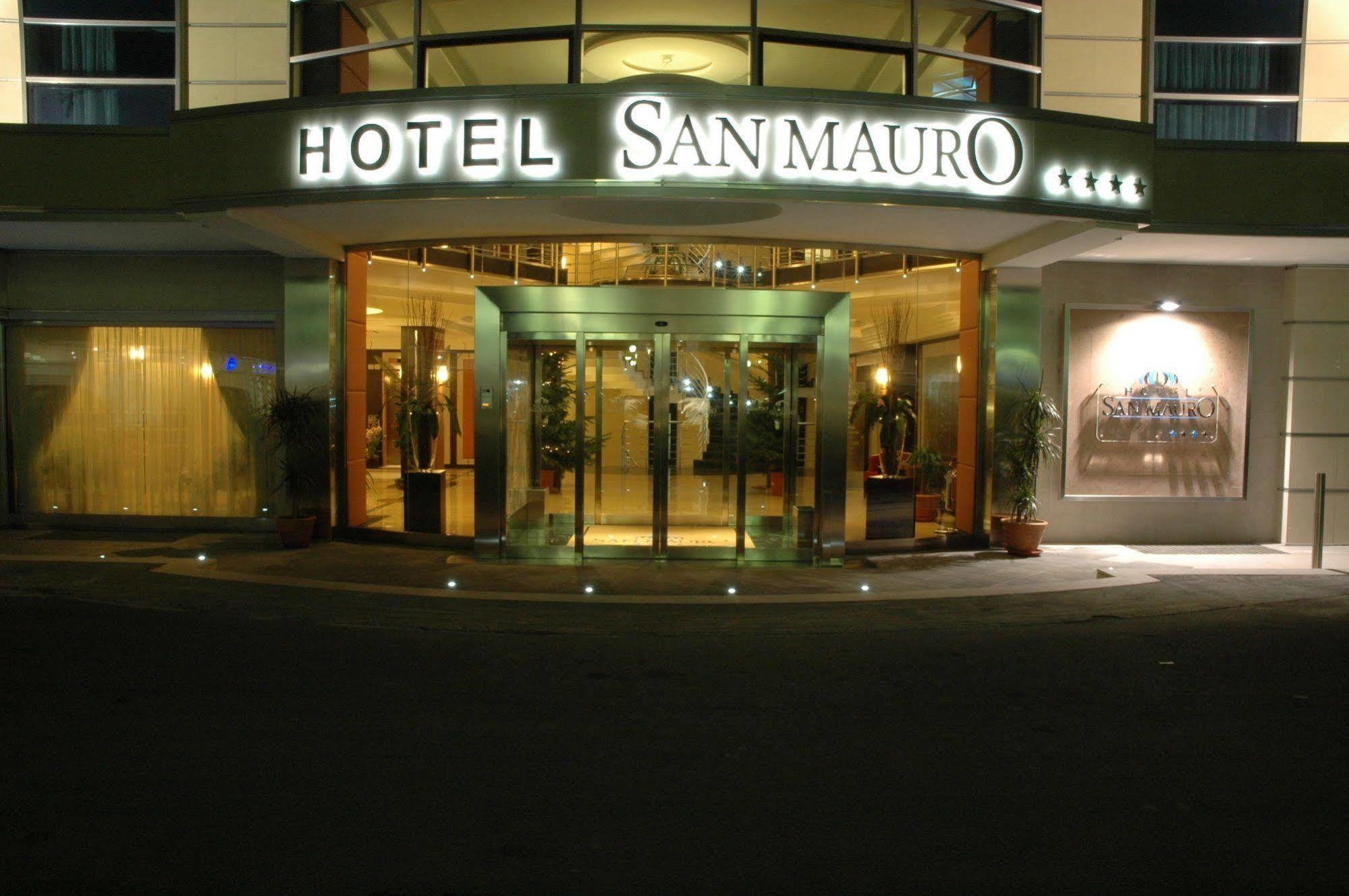 Hotel San Mauro Казальнуово-ди- Наполи Экстерьер фото